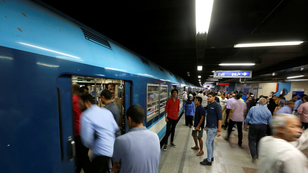 مصر تستقدم آلة نادرة لتصنيع القطارات وعربات المترو