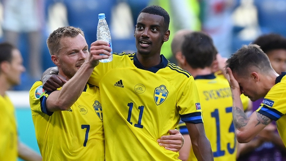 السويدي إيساك يمدد عقده مع ريال سوسيداد بعد تألقه في بطولة أمم أوروبا