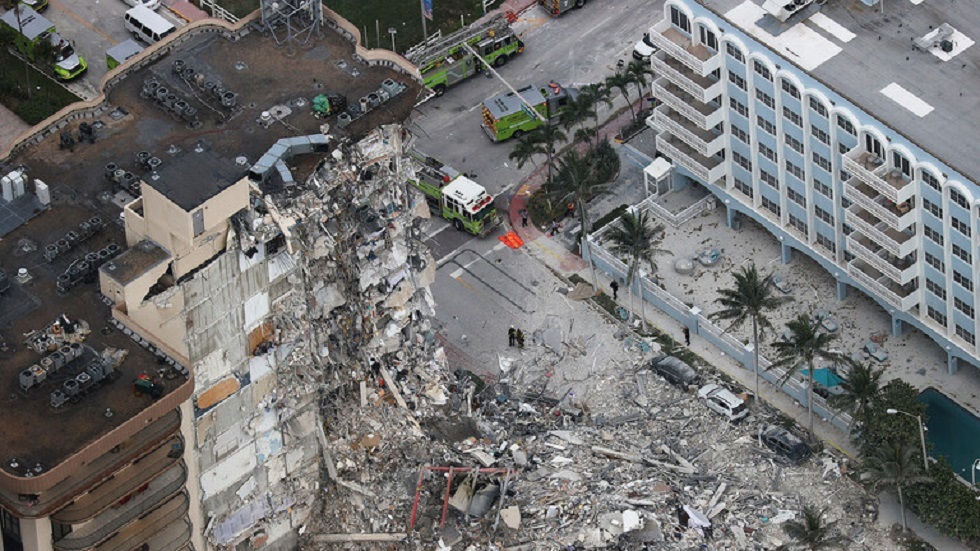 بايدن يصل إلى فلوريدا.. السياسة تحكم تحركات المسؤولين الأمريكيين إزاء انهيار المبنى السكني