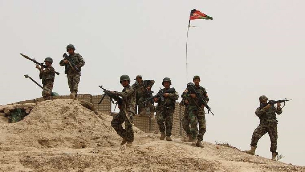 وكالة: هروب 300 عسكري أفغاني إلى طاجيكستان بعد قتال مع طالبان