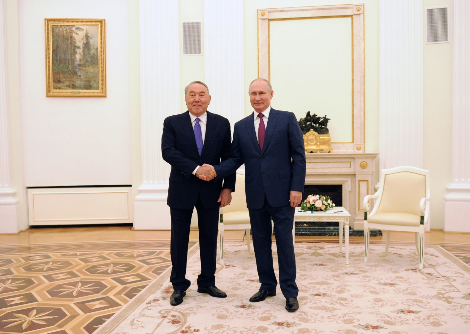 بوتين يهنئ الرئيس الأول لكازاخستان بعيد ميلاده