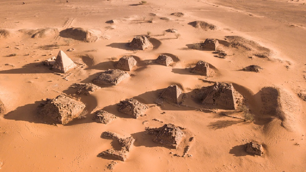 اكتشاف آلاف المقابر الإسلامية القديمة في السودان مرتبة بشكل غامض في أنماط تشبه المجرة!