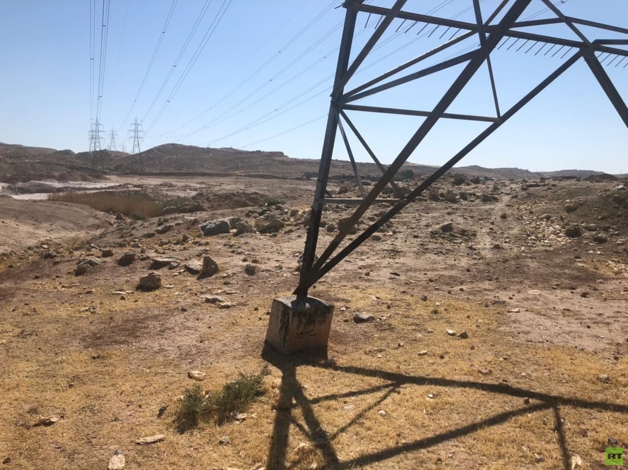 إحباط محاولتين لتفجير أبراج نقل الطاقة الكهربائية بشمال العراق (صور)