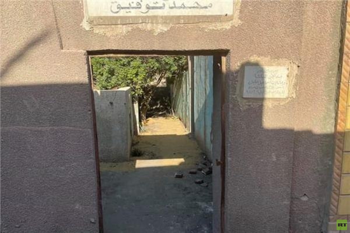 سرقة عشرات من بوابات المقابر في مدينة مصرية