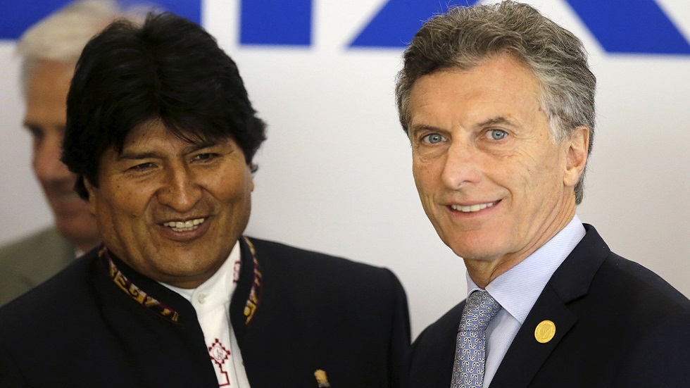 تحقيق في اتهامات لرئيس الأرجنتين السابق بتهريب ذخيرة إلى بوليفيا