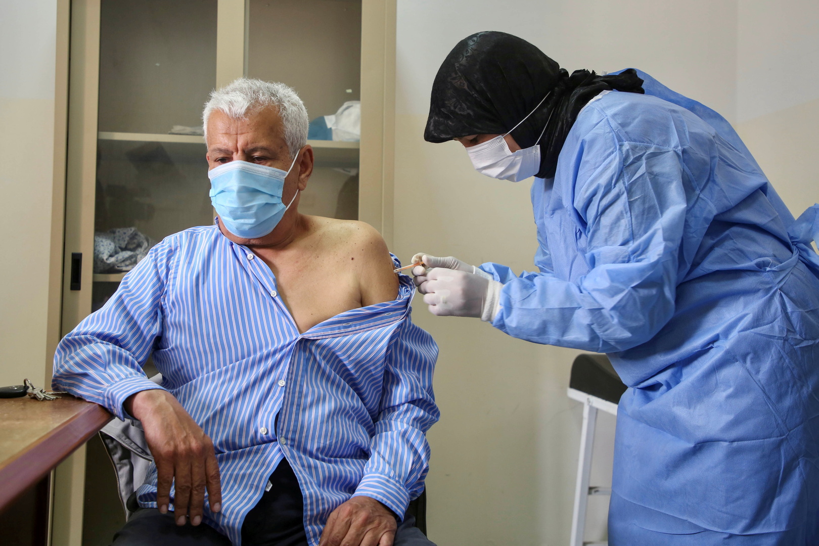 ليبيا.. إغلاق مقر المسح الوبائي بمركز مصراتة الطبي بعد إصابة كامل فريقه بكورونا