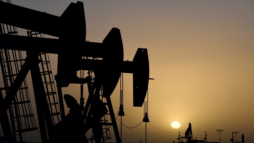 وزير النفط العراقي: سوق النفط شهدت تحسنا في الطلب وتراجعا في الفائض