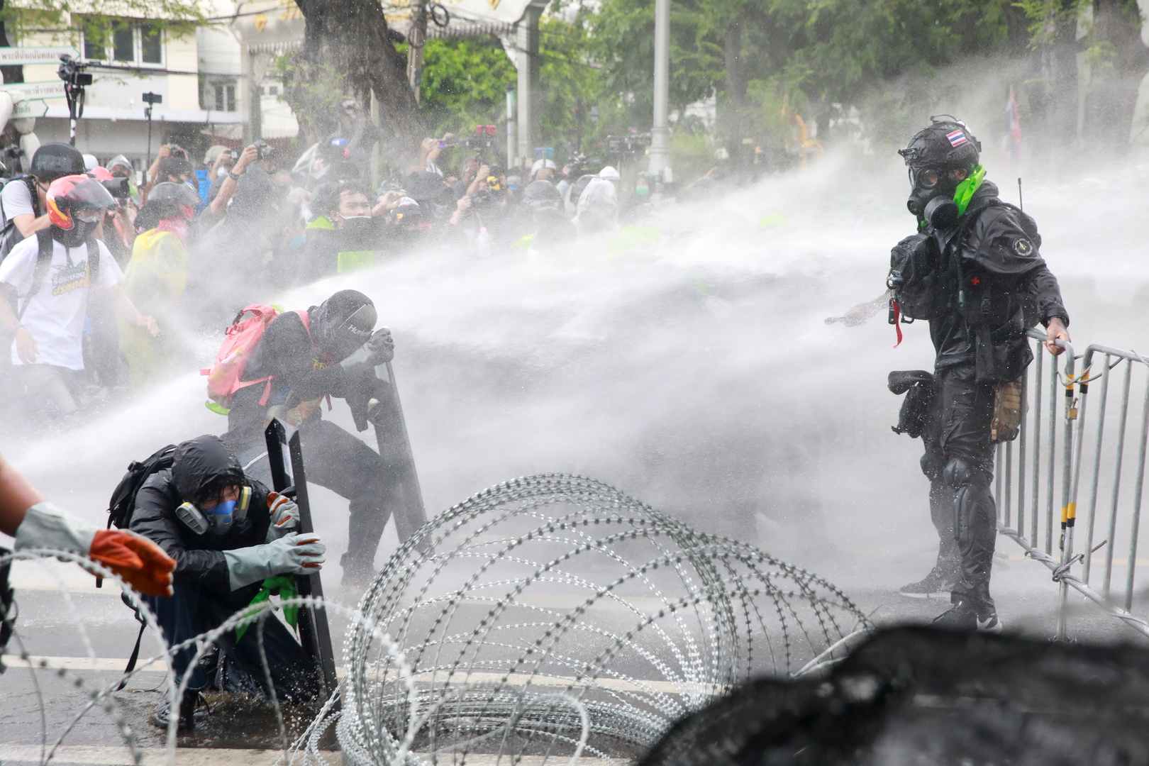 تايلاند.. الشرطة تستخدم الغاز المسيل للدموع لتفريق المحتجين على سياسة الحكومة