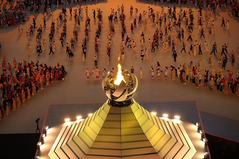 أوساكا توقد الشعلة الأولمبية 