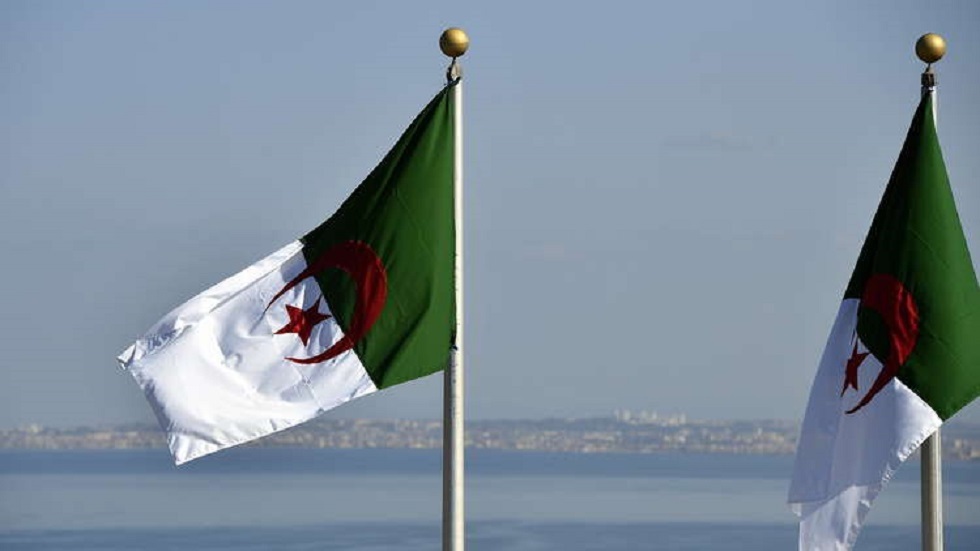سفارة الجزائر بفرنسا ترفع دعوى قضائية ضد 