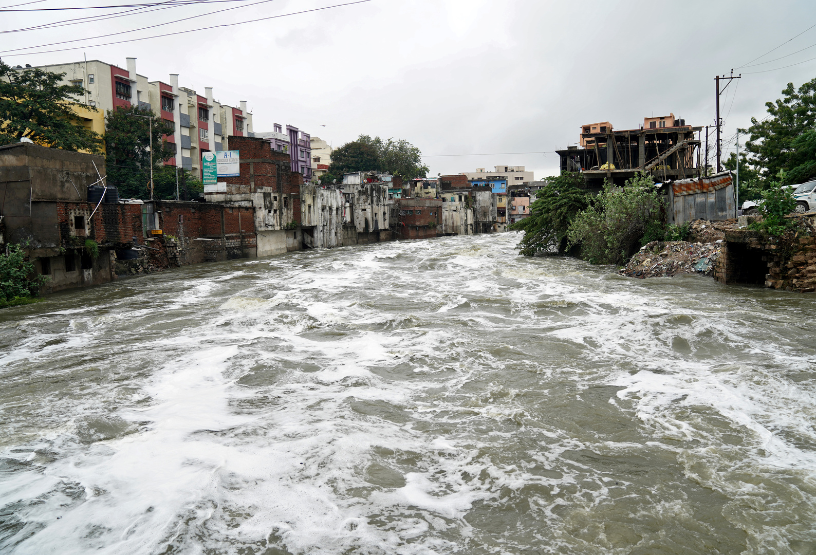 ارتفاع عدد قتلى الفيضانات والانهيارات الأرضية في الهند إلى 138