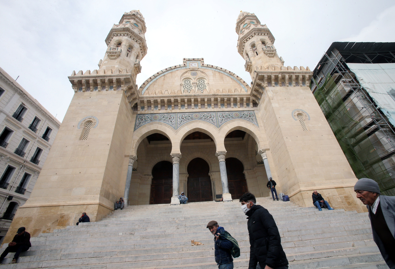 الجزائر.. مقتل إمام مسجد خلال إمامته للمصلين