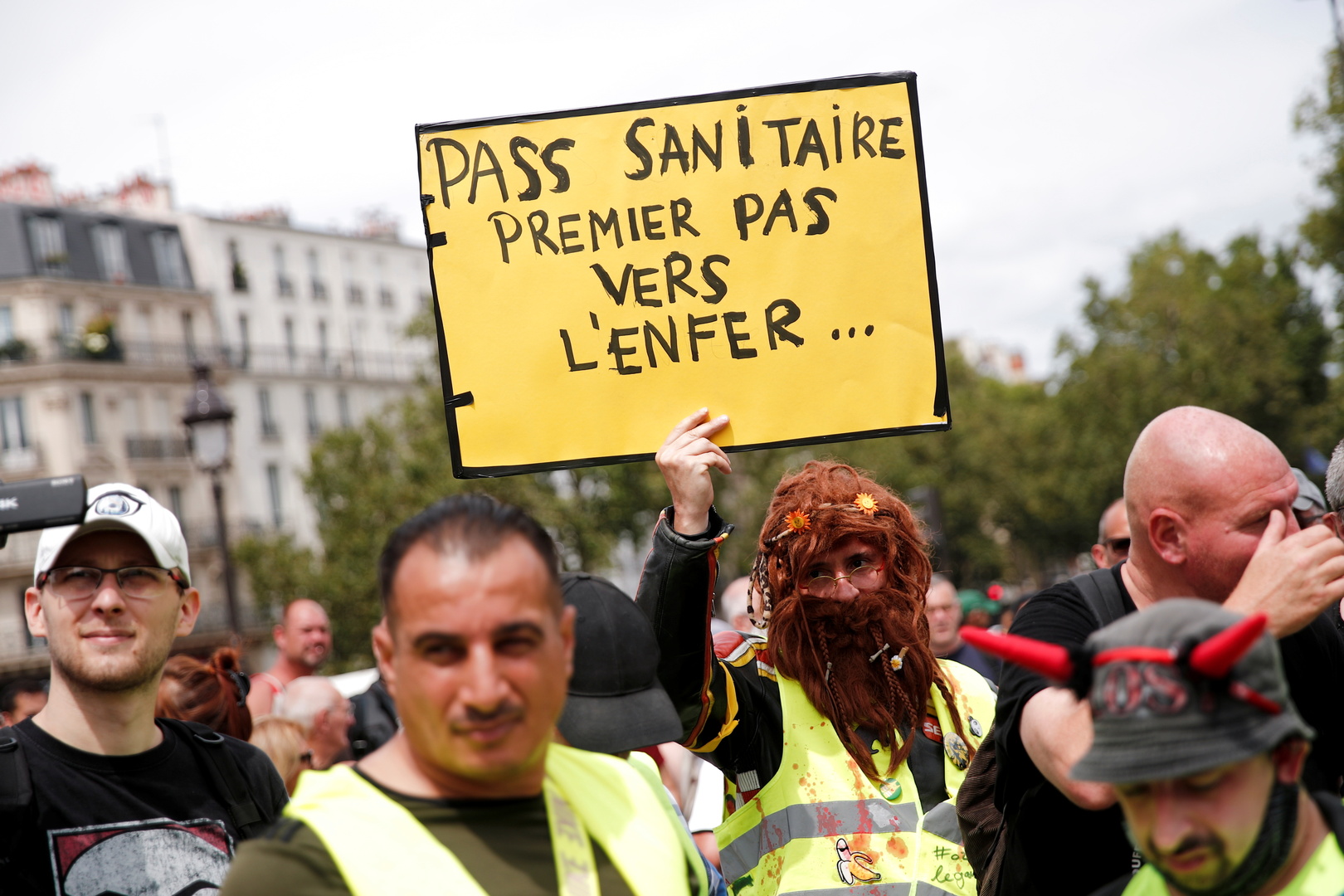 احتجاجات في فرنسا تنديدا بتوسيع تطبيق 