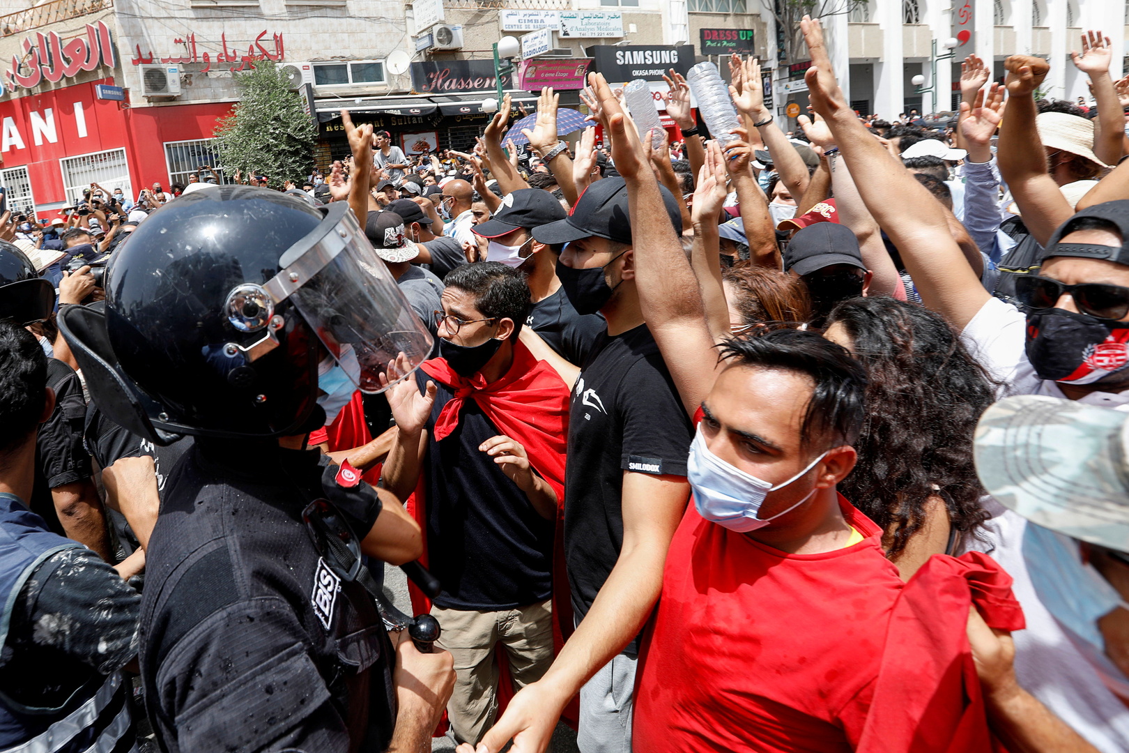 مظاهرات حاشدة في تونس مناهضة لحكومة المشيشي ولحركة 
