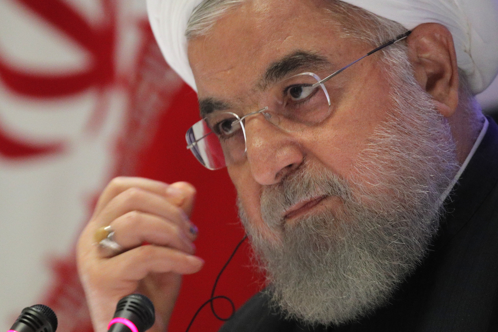 روحاني يلوم البرلمان الإيراني على عرقلة عملية رفع العقوبات عن طهران