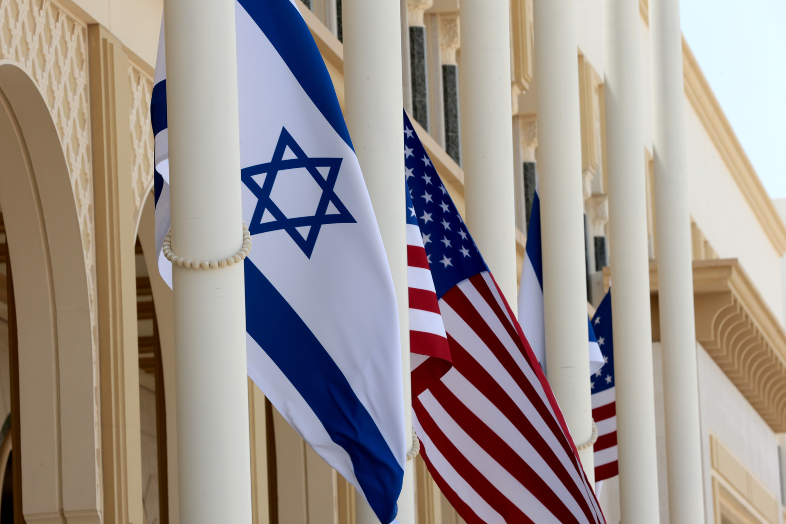 تقرير: إسرائيل تحذر واشنطن من اقتراب إيران بأن تصبح 