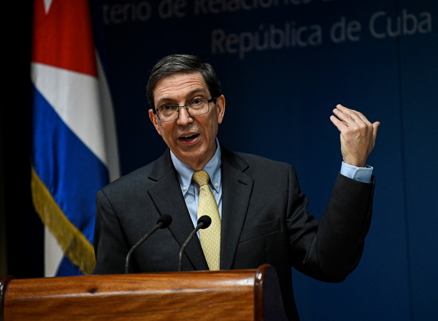 كوبا تعلن عن تعرض سفارتها في باريس للاعتداء بزجاجات حارقة