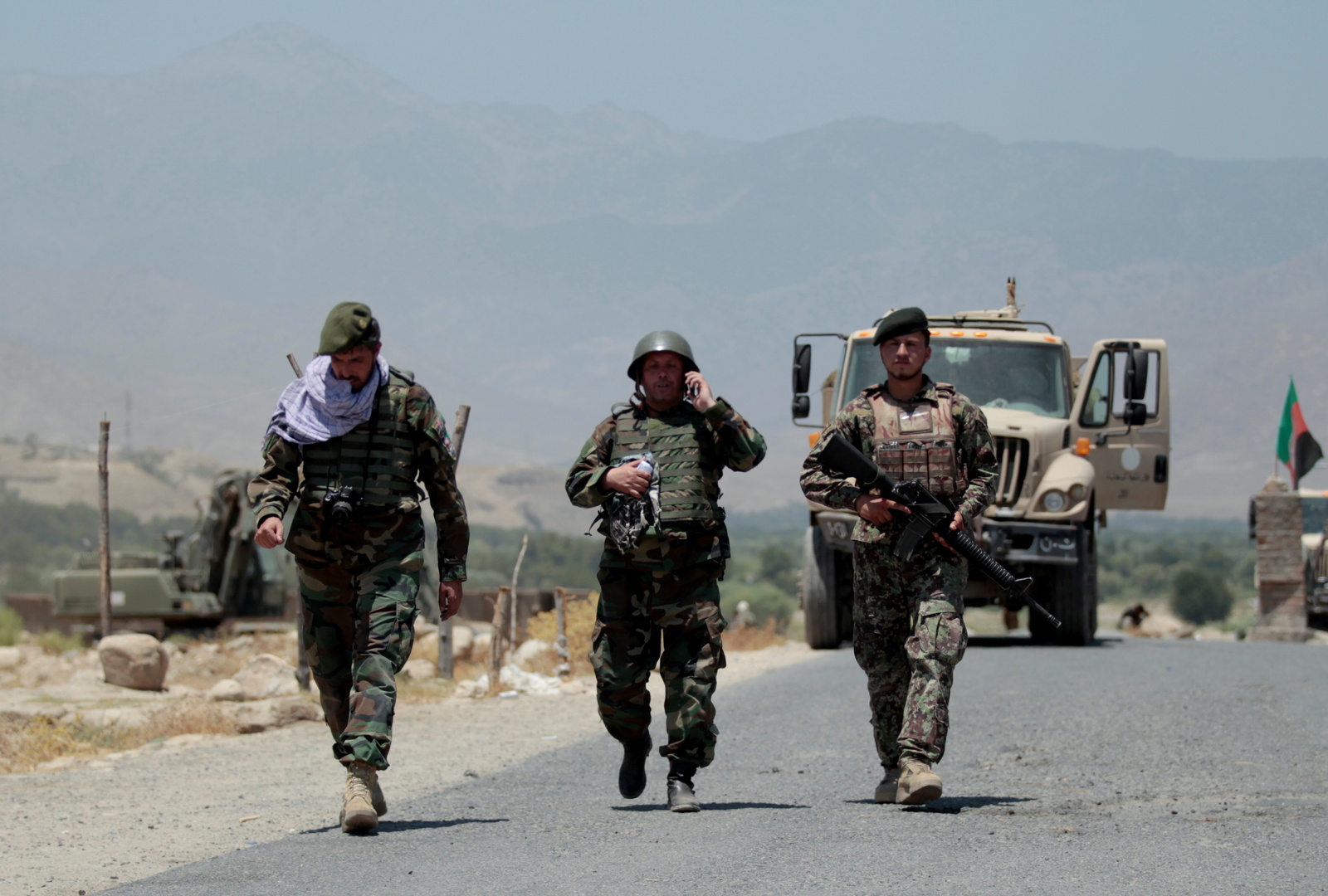 وزارة الدفاع الأفغانية تعلن مقتل وإصابة المئات من عناصر 