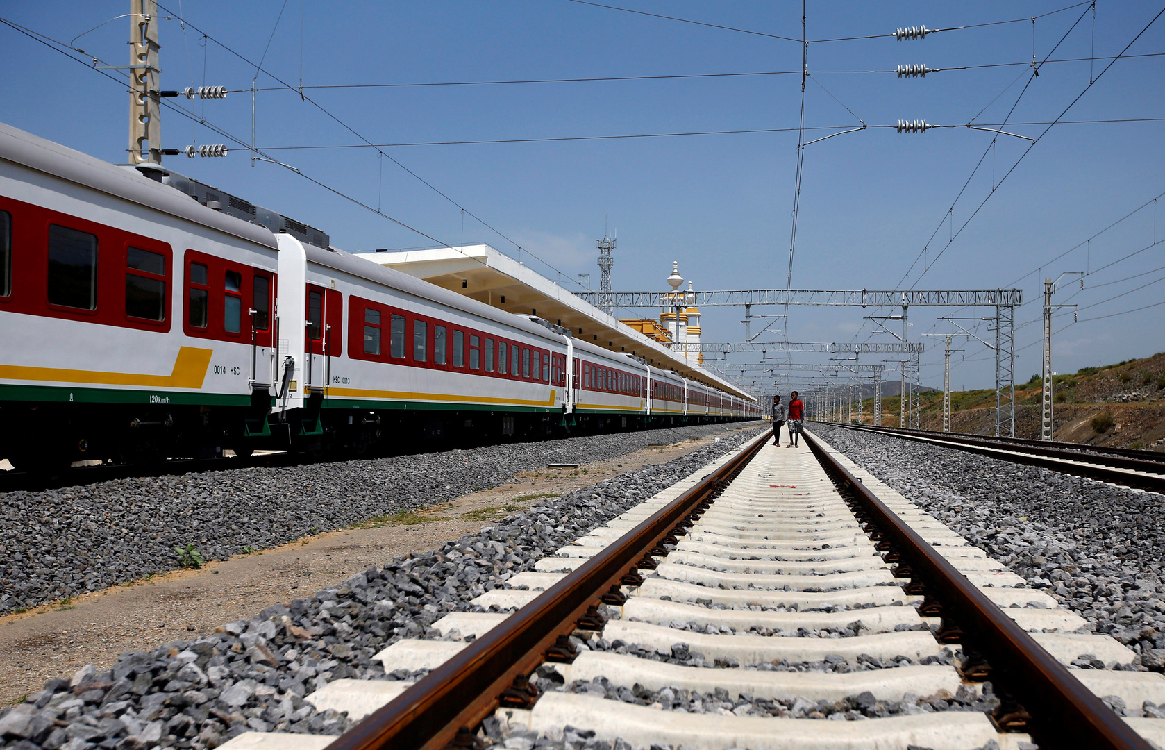 مسؤول إثيوبي يؤكد قطع طريق حيوي وطريق تجاري للسكك الحديدية يربط إثيوبيا بدولة عربية