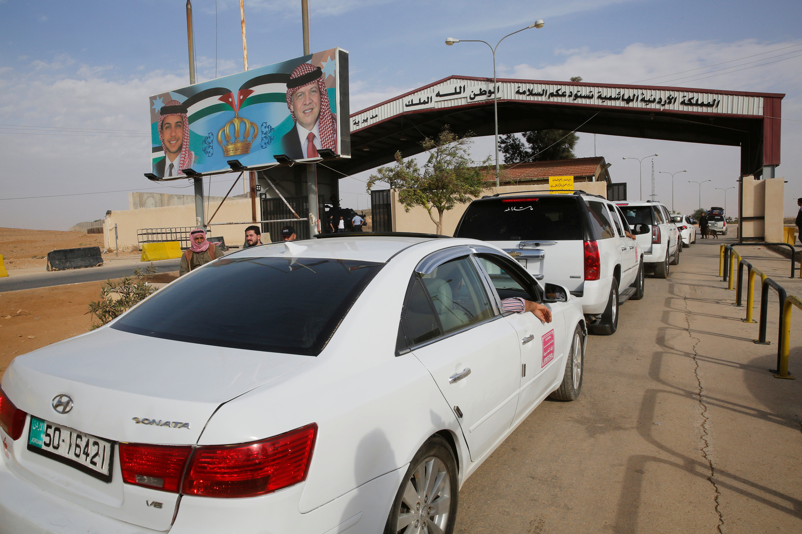 بعد افتتاح معبر جابر.. مسلحو المعارضة السورية يقطعون أوتوستراد دمشق عمان