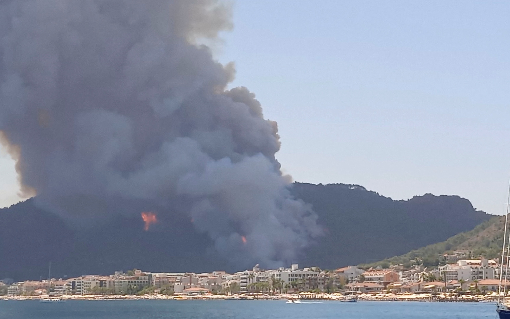ارتفاع عدد ضحايا حرائق الغابات في تركيا إلى 4 أشخاص