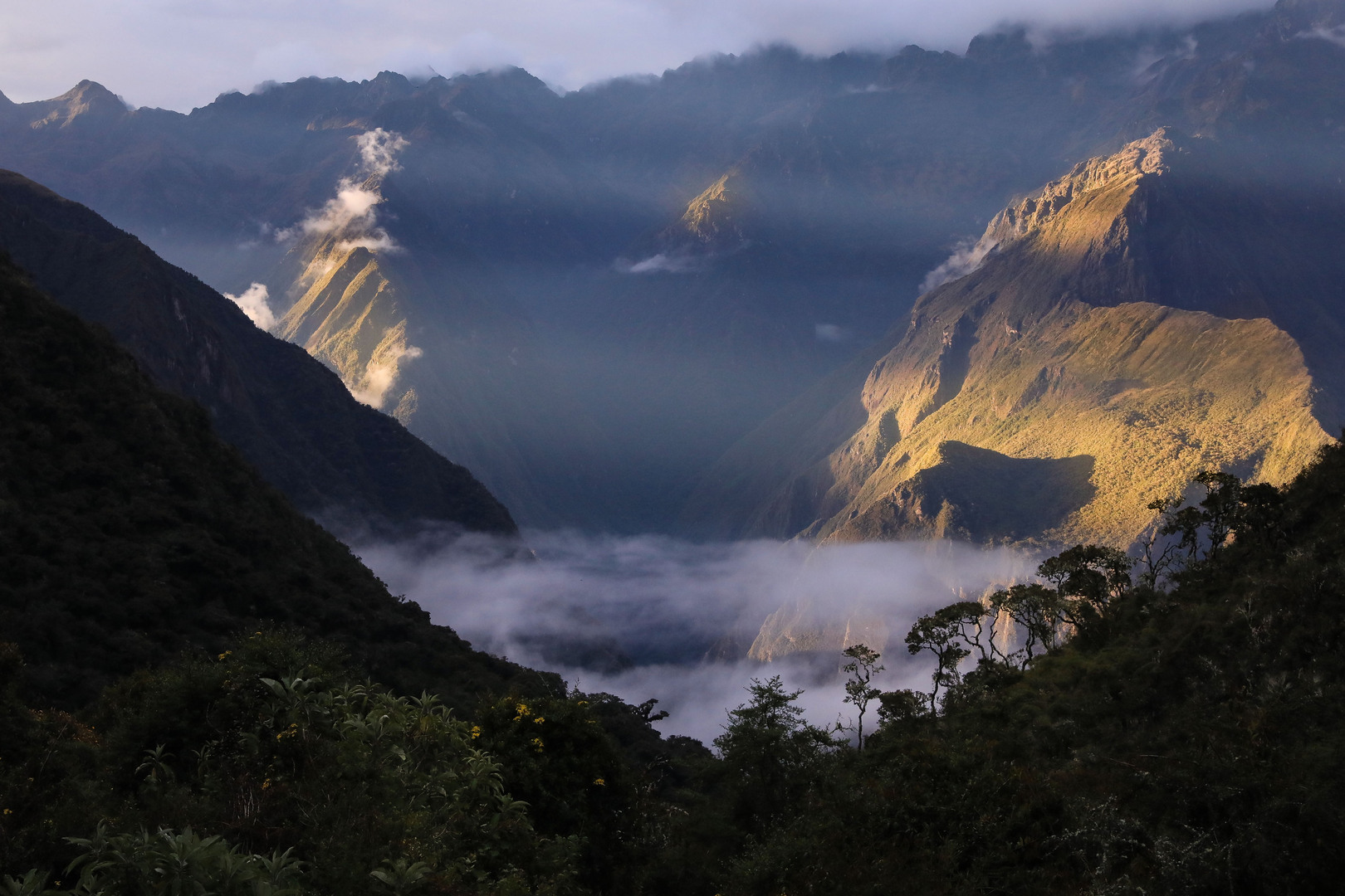 زلزال بقوة 6.1 درجة يضرب منطقة الحدود بين بيرو والإكوادور