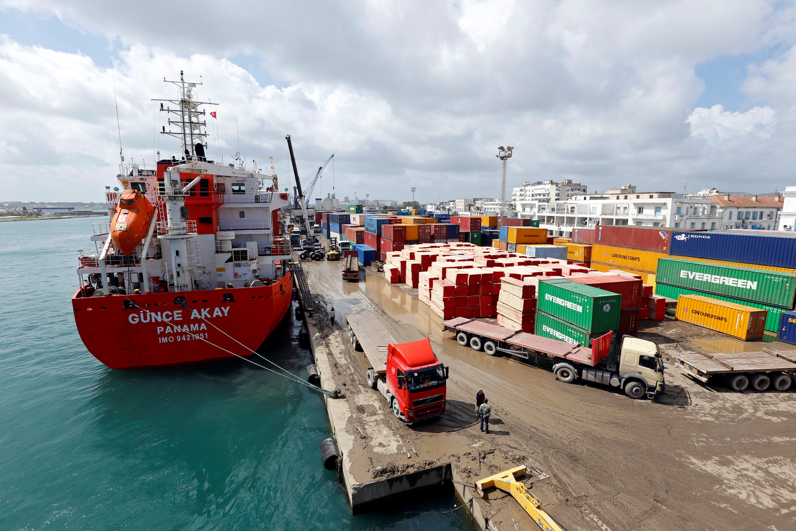 القضاء الإيطالي يردّ دعوى الشركة الإيطالية مصدرة النفايات إلى تونس