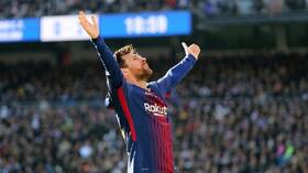 ميسي يطالب برشلونة بضمانات لتجديد عقده (تقرير)
