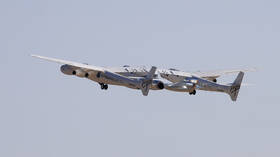 الملياردير البريطاني ريتشارد برانسون ينفذ رحلة إلى حافة الفضاء