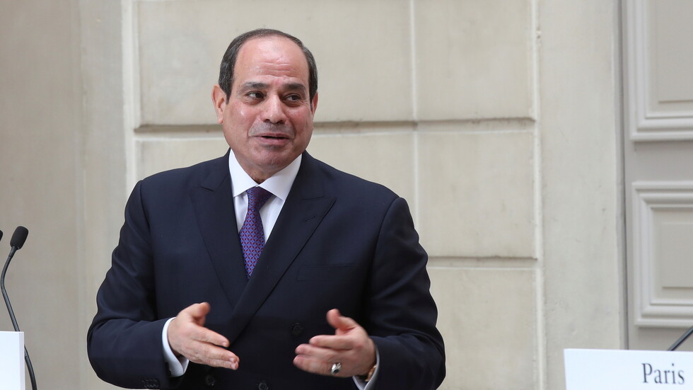 السيسي يصدق على تعديلات قانون بشأن الفصل من العمل والخدمة المدنية