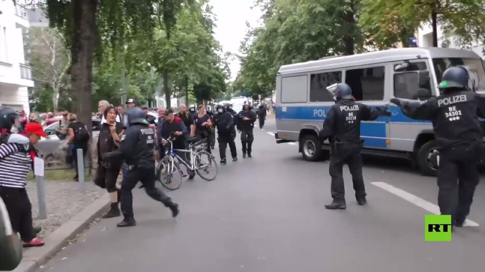 حشود تتحدى حظر التجمعات في برلين للاحتجاج على قيود كورونا