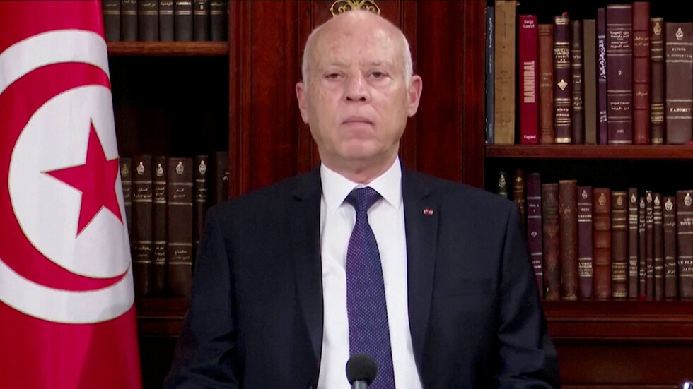 تونس.. سعيّد يحذر من التوظيف السياسي لملف الهجرة غير الشرعية