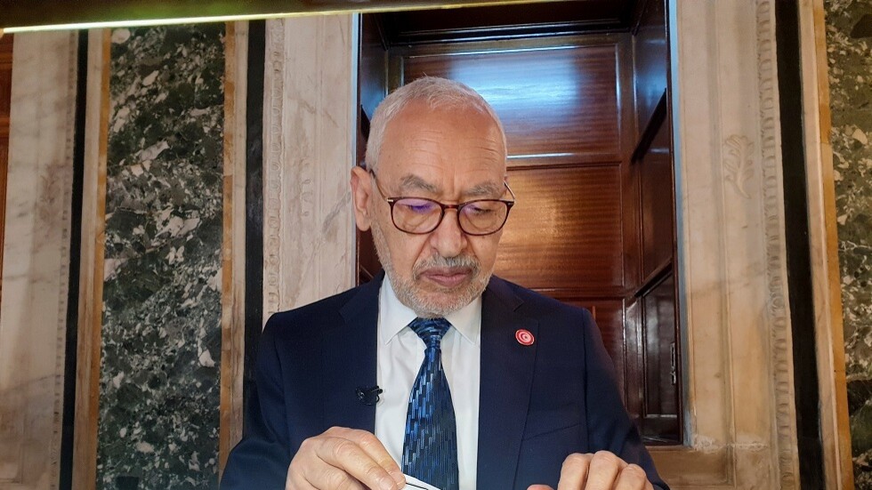 "رويترز": نقل الغنوشي للمستشفى العسكري