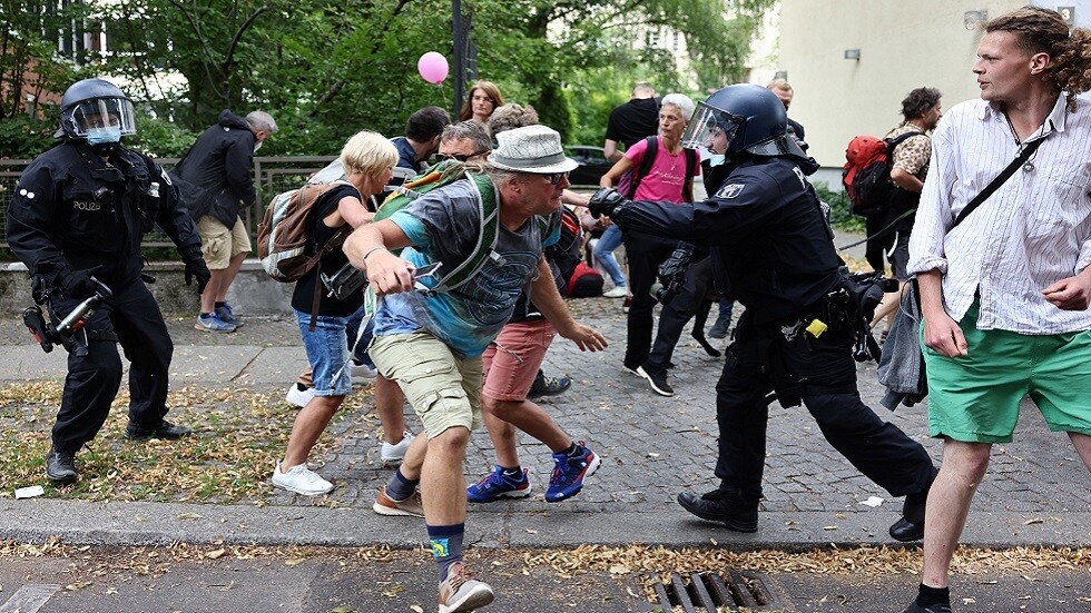 ألمانيا: وفاة رجل بعد احتجازه أثناء تظاهرة ضد تدابير كوفيد