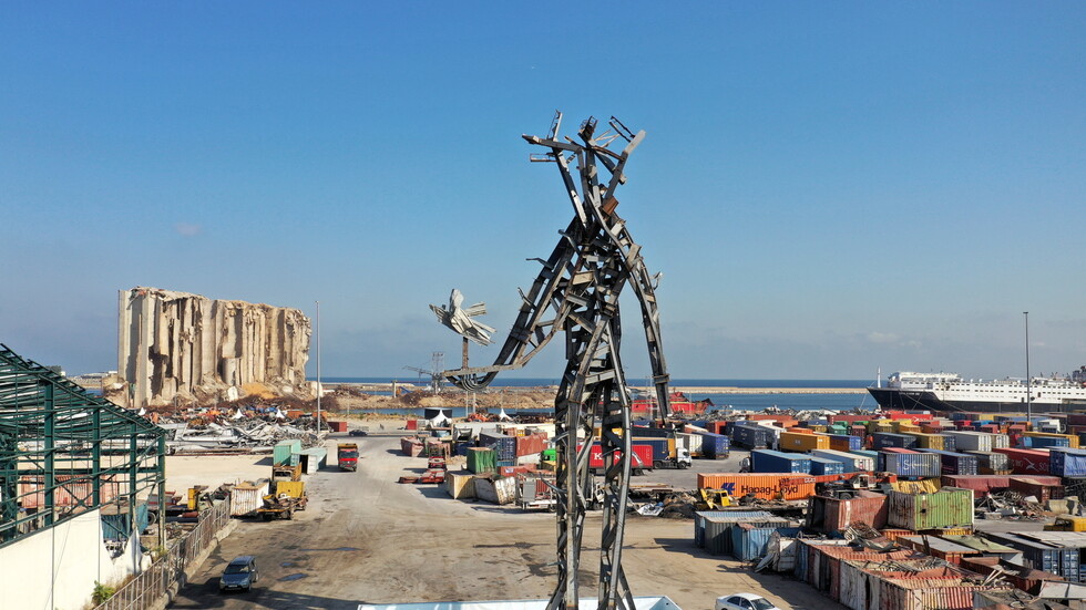 لبنان.. نصب تذكاري يثير مشاعر متباينة مع اقتراب الذكرى السنوية الأولى لانفجار بيروت