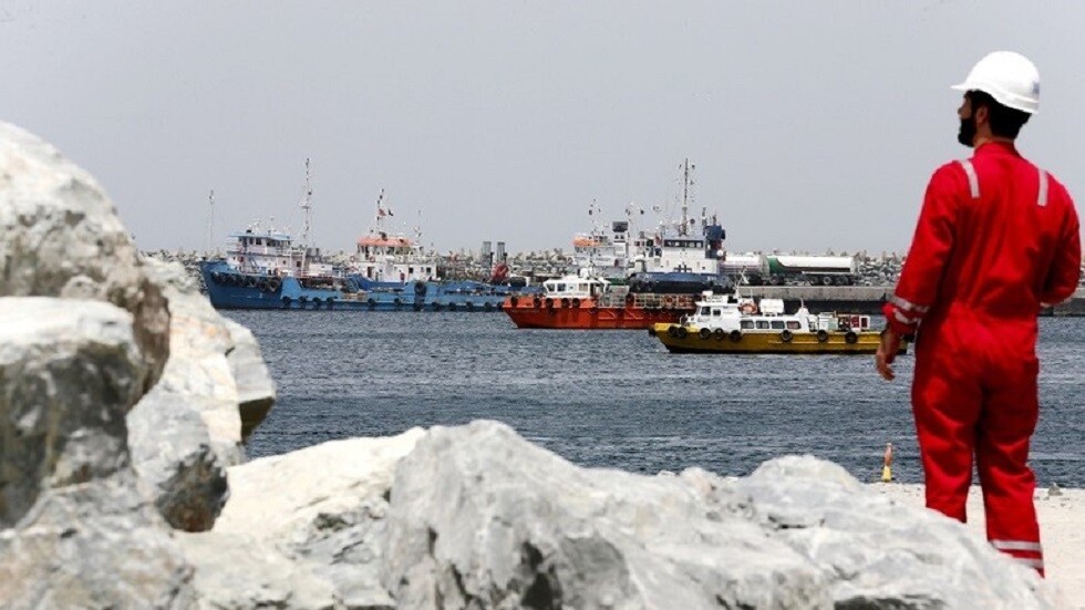 بريطانيا تحذر من حادثة ليس لها علاقة بالقرصنة أمام ساحل الفجيرة بالإمارات