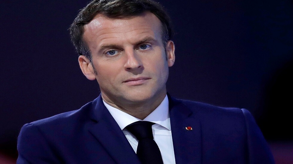 ماكرون يلجأ لوسائل التواصل الاجتماعي لحث الفرنسيين على التطعيم