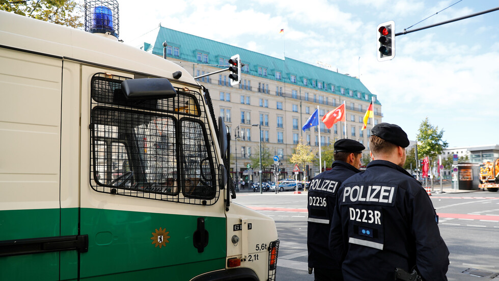 الشرطة الألمانية تعتقل شخصا بتهمة ارتكاب جريمة حرب ضد مدنيين في مخيم اليرموك بسوريا