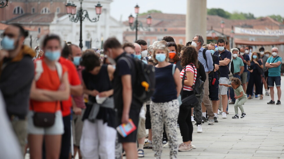 إيطاليا.. ارتفاع حصيلة إصابات كورونا مع اقتراب إلزامية الشهادة الصحية