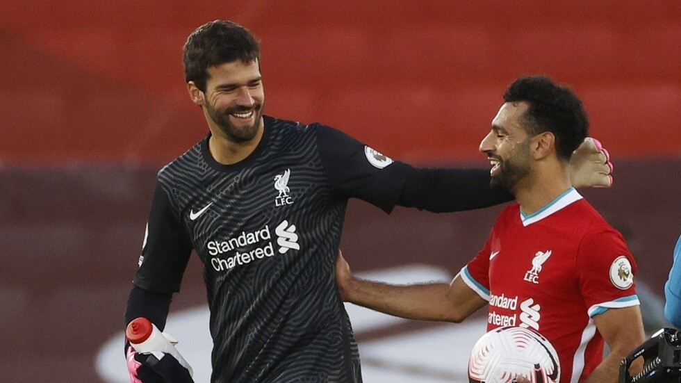 حامي عرين ليفربول يوقع على عقد طويل الأمد