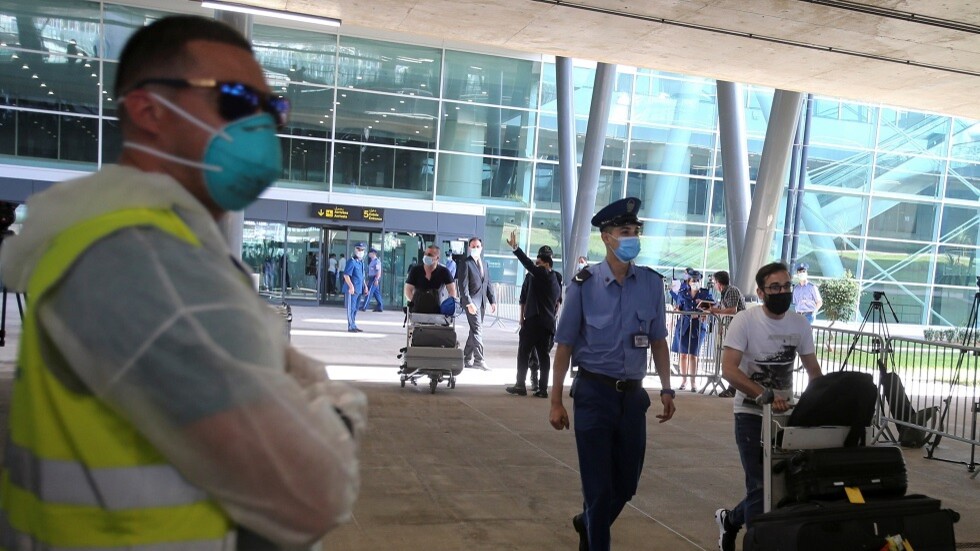 الجزائر تمدد تدابير الحجر الصحي في 37 ولاية للحد من تفشي كورونا