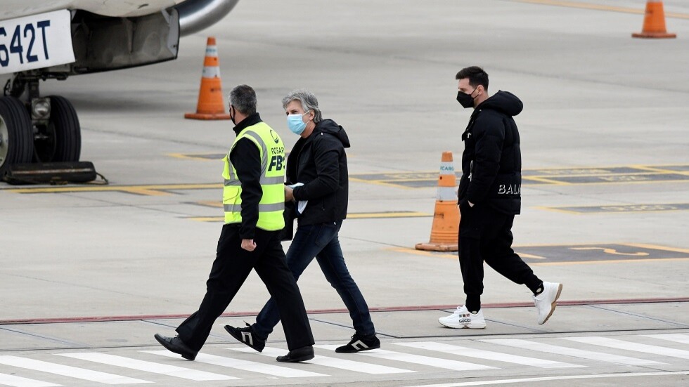 "سبورت": طائرة ميسي تستعد للإقلاع إلى فرنسا