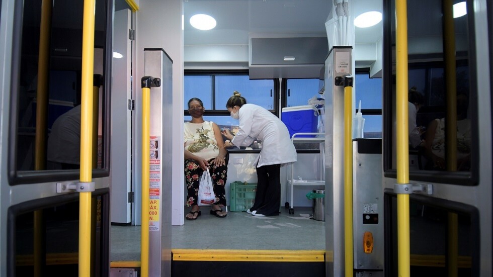 البرازيل تسجل 42159 إصابة وأكثر من ألف وفاة جديدة بكورونا