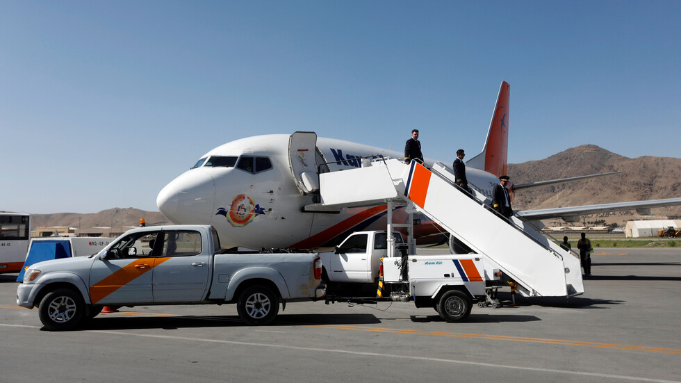 السفارة الأمريكية لدى كابول تحث الأمريكيين على مغادرة أفغانستان بسرعة