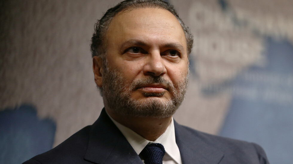 قرقاش يلتقي الرئيس التونسي ويؤكد دعم الإمارات لـ" أمن وازدهار" تونس