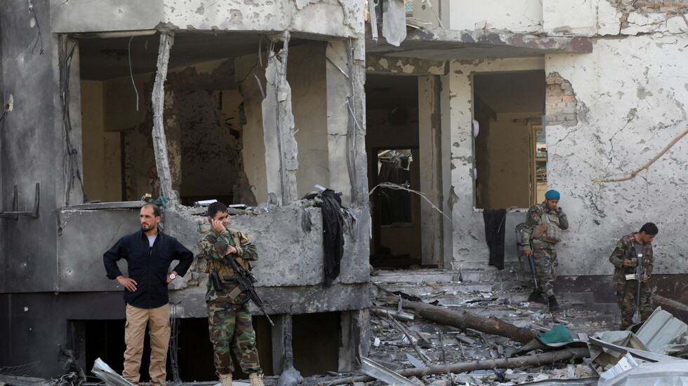 مقتل 12 شخصا من أسرة واحدة جراء انفجار في أفغانستان