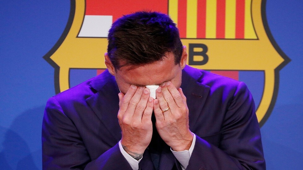 ميسي يودع برشلونة بالدموع (فيديو)