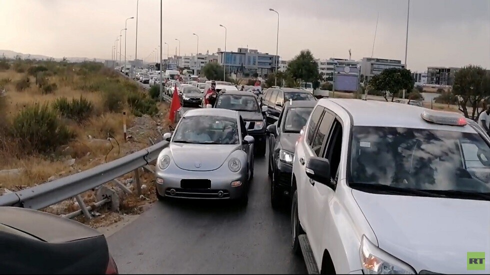 تونس.. الأمن يوقف موكبا للحزب "الدستوري الحر" كان متجها لقصر قرطاج (فيديو)