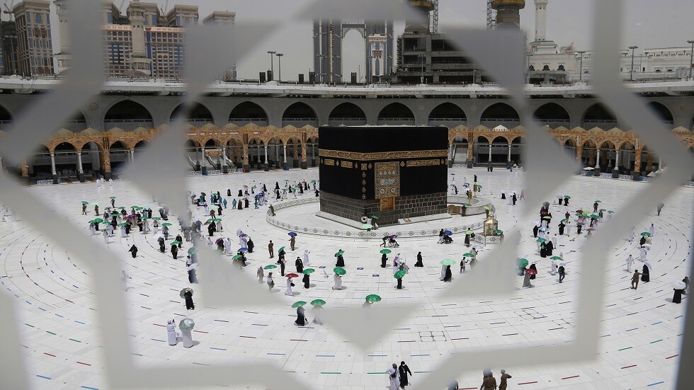 السعودية تتيح تصاريح العمرة لمن تتراوح أعمارهم بين 12 و18 عاما بشرط