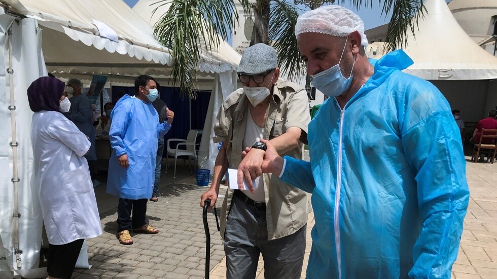 الجزائر تسجل انخفاضا في إصابات كورونا وارتفاعا في الوفيات